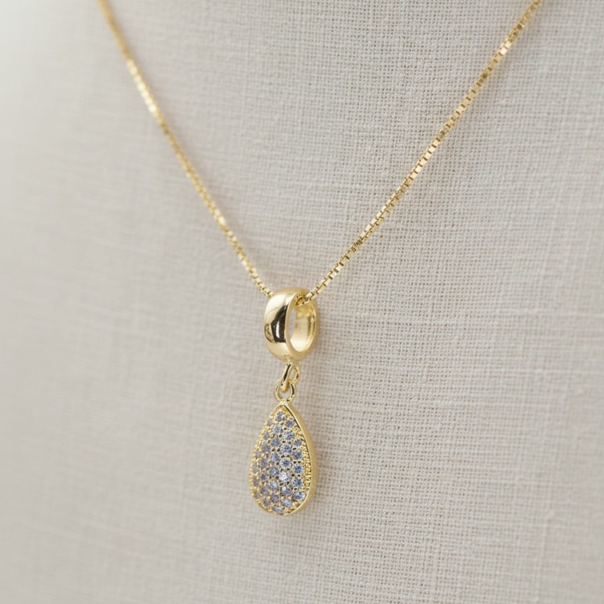 Colar Gota Cravejada Dourado